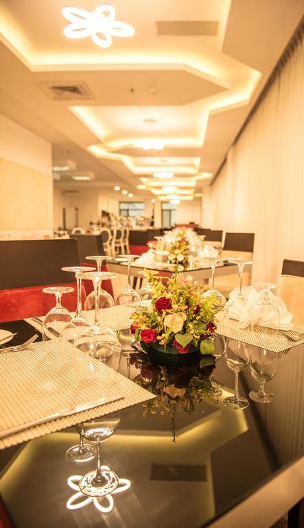 Rose Garden Hotel Янгон Экстерьер фото